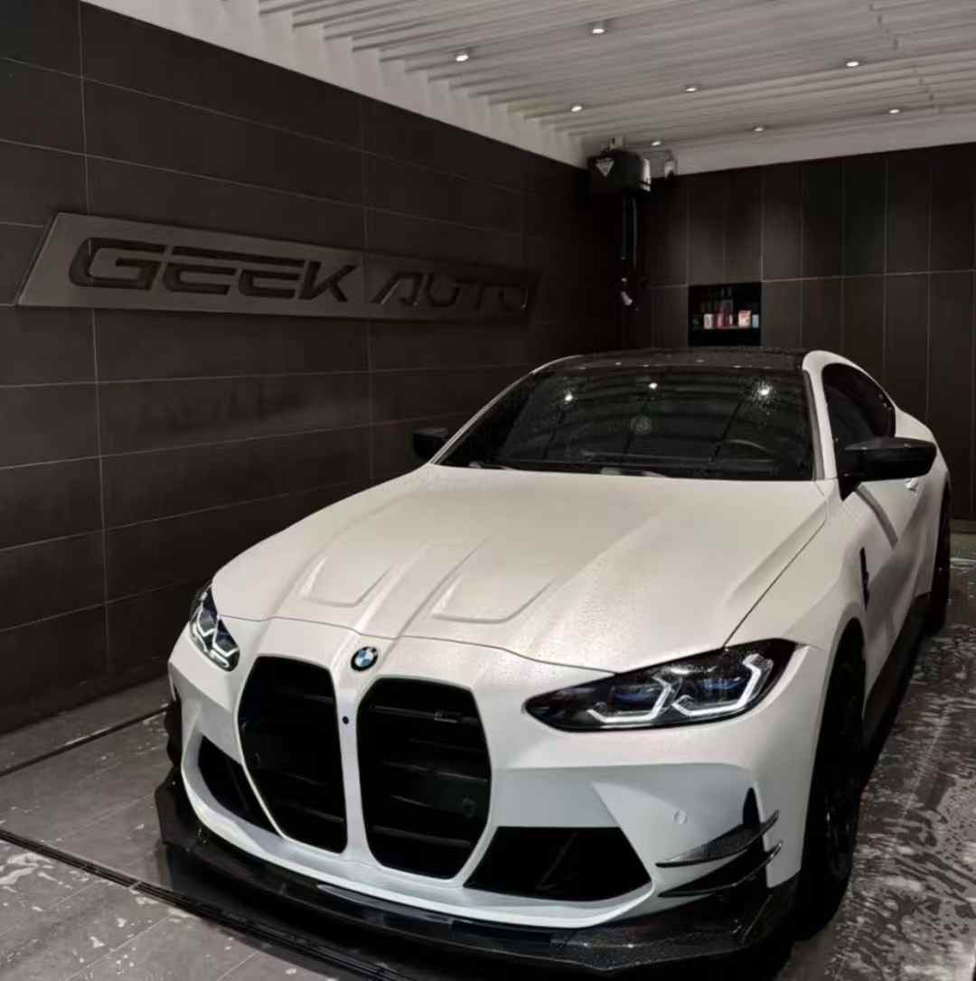 Electro-optic metallic white