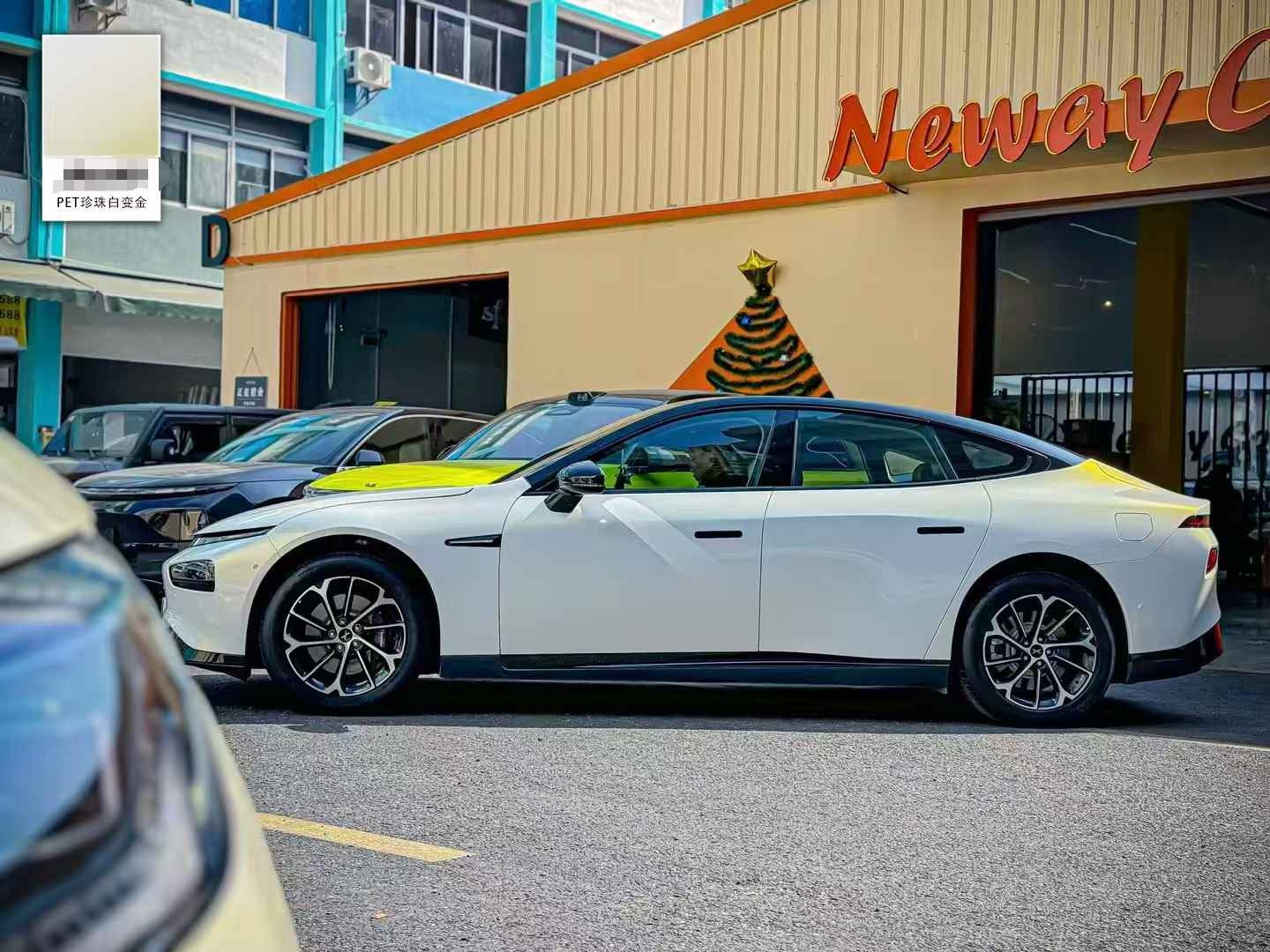 PET Pearl white turns into gold
