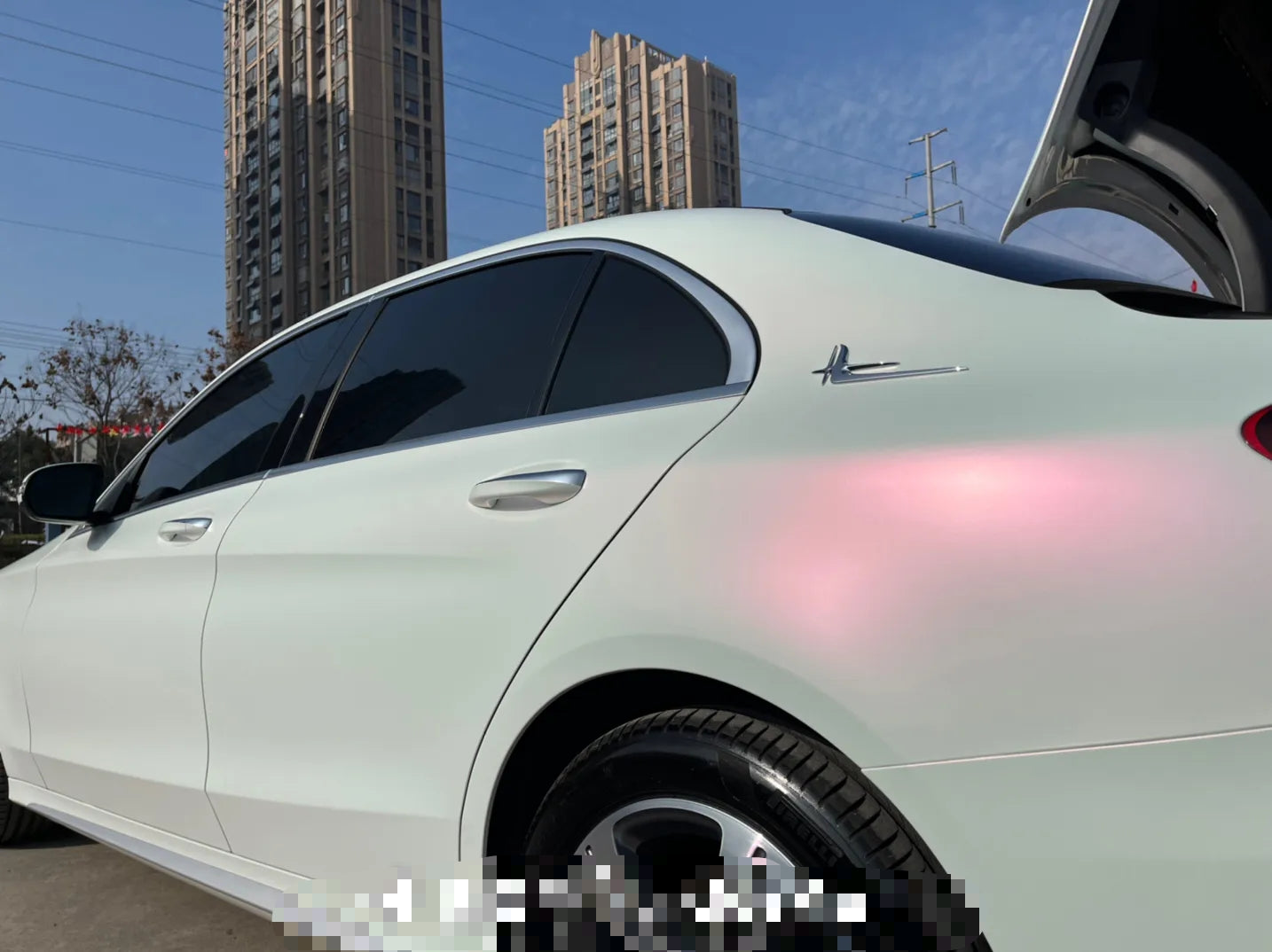 PET Electro-optic white turns red