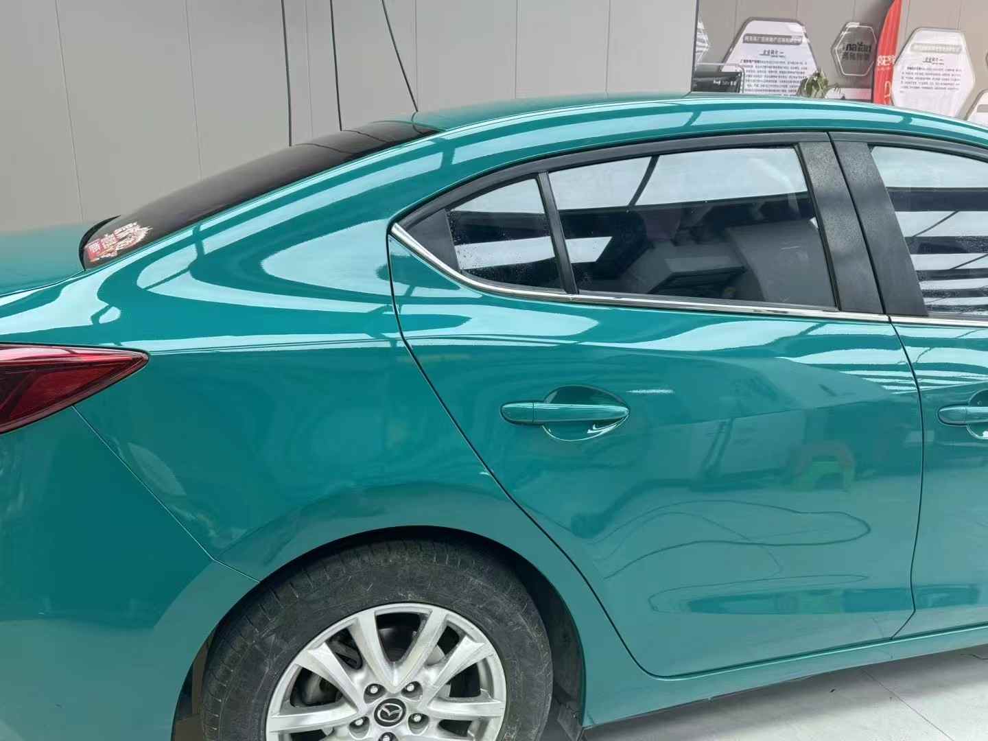 PET Audi Hell Green